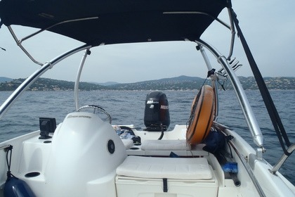 Location Bateau à moteur Boston Whaler 170 super sport Sainte-Maxime