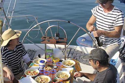 BATEAU PARTAGÉ AUTOUR DES ÎLES DE LA MER IONIENNE.
