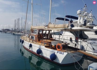 Location Bateau à moteur Valdettaro Motorsailer 18M Gênes