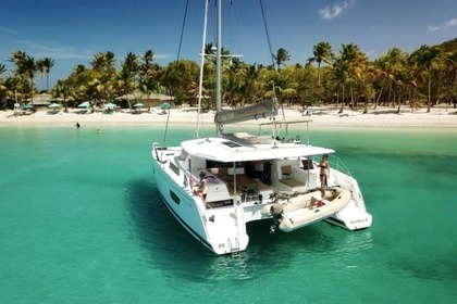 Verhuur Catamaran Fountaine Pajot Helia 44 Turks- en Caicoseilanden