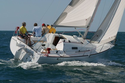 Charter Sailboat BENETEAU FIRST 27.7 Saint-Cast-le-Guildo