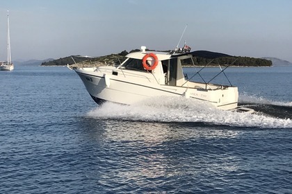 Charter Motorboat BENETEAU ANTARES 710 Jezera