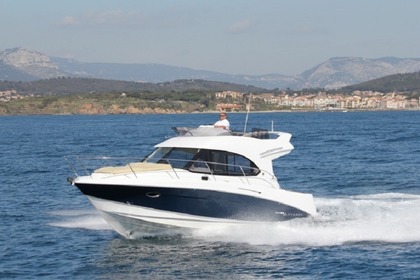 Charter Motorboat BENETEAU ANTARES 32 Cannigione