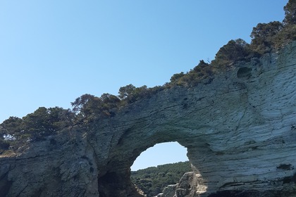 Tour Esclusivo in barca costa e grotte marine di Vieste