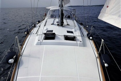 Charter Sailboat BENETEAU OCEANIS 45 Vallauris