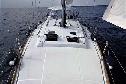 Hire Sailboat BENETEAU OCEANIS 45 Vallauris