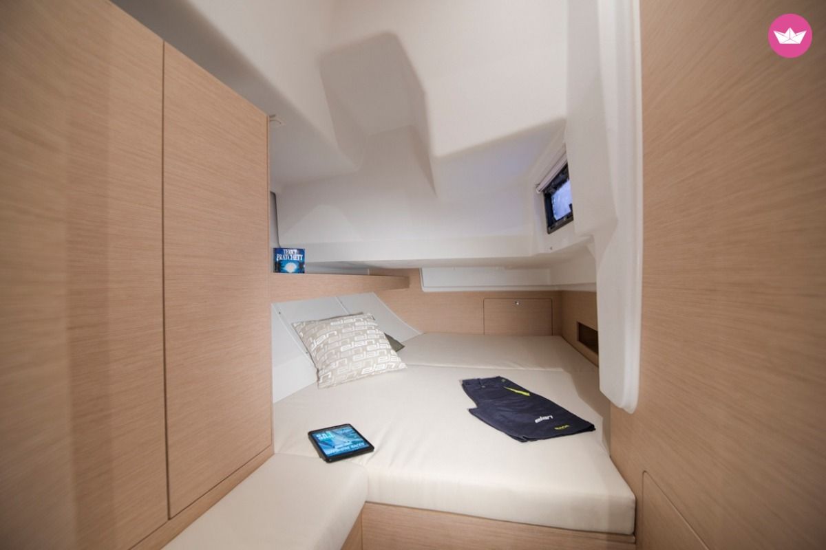 Impression 40 in Tivat for hire