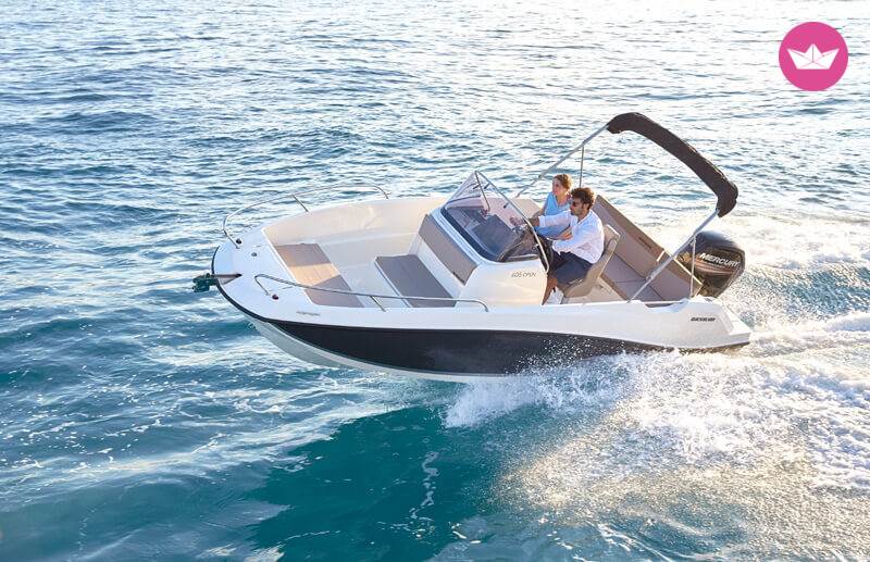 Bateau à moteur