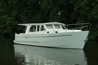 Charter Motorboat Piper 12c Cruiser Reading
