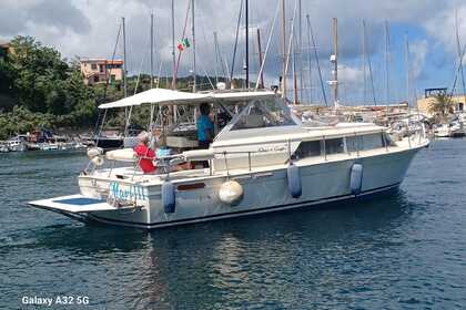 Miete Motorboot Cris craft Commander 231 Procida