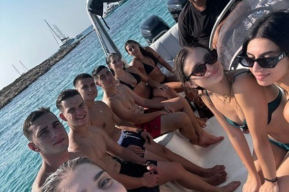 Orizon 8 - 400hp valid boating license is required or skipper