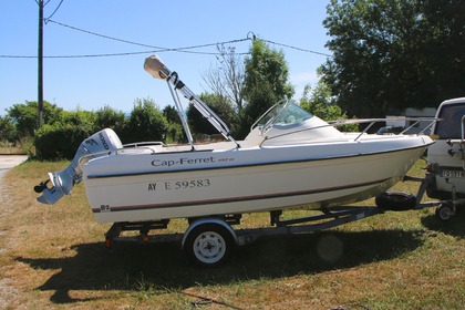 Cabin cruiser pour balade et pêche