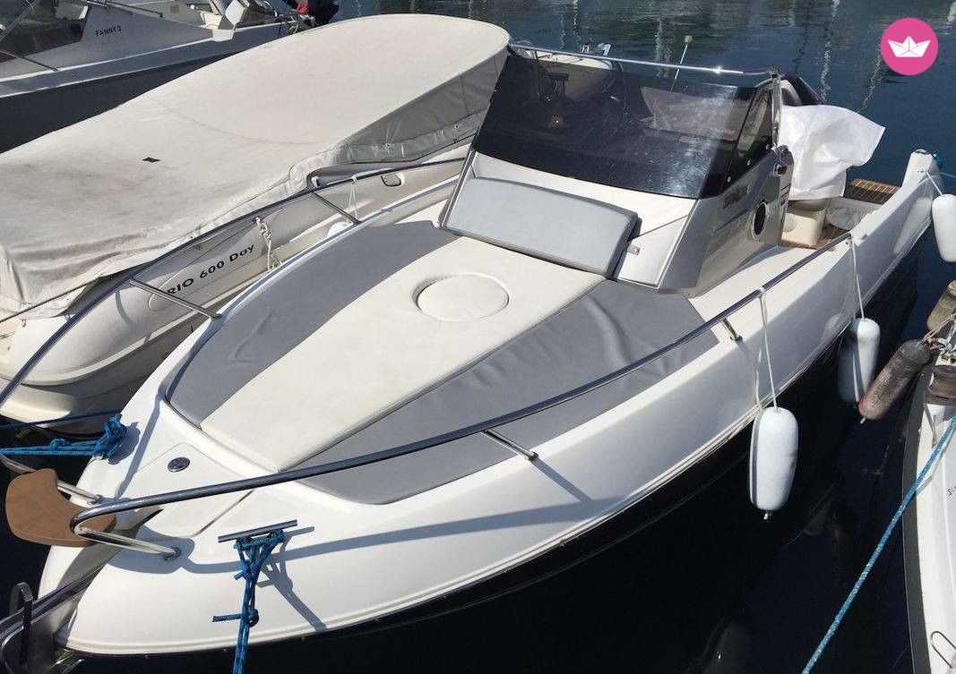 Location bateau à moteur à Antibes de particuliers et professionnels