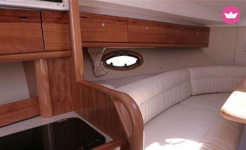 Motorboat Bavaria 27 Sport for hire
