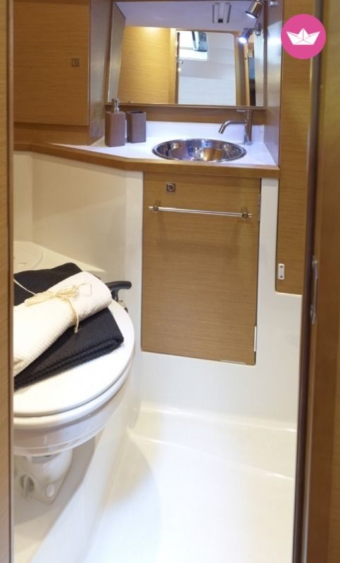 Charter sailboat in Ajaccio  