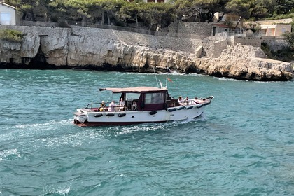 Hyra båt Motorbåt PANTASSO Bateau en bois / Vedette à passagers Cassis