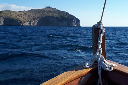 Noleggio Barca a motore Marinelli Gozzo cabinato interamente in legno Salerno