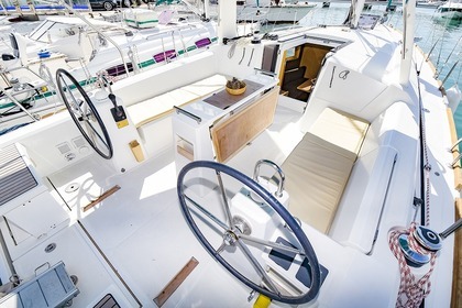 Navega a bordo del Oceanis 38