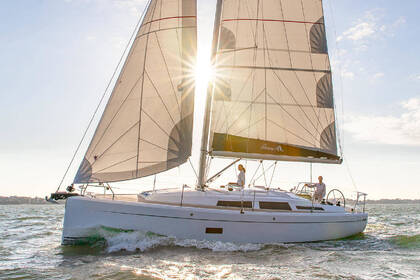 Rental Sailboat Hanse Yachts Hanse 348- 3 cab. Pula
