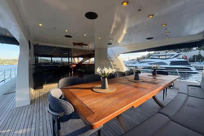 Istanbul Gold Standard: Private Luxury Yacht Rentals on the Bosphorus