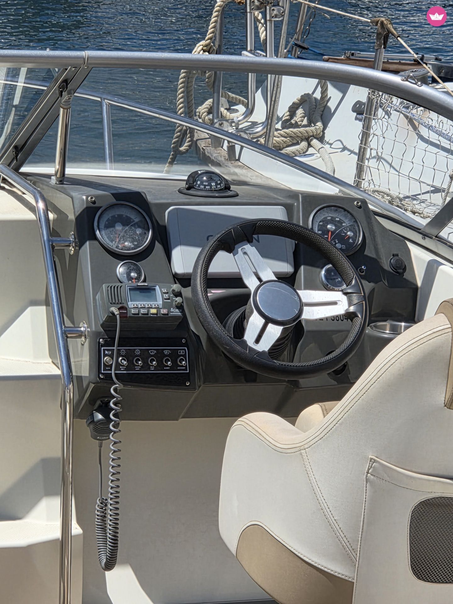 Bateau à moteur Bayliner 642 CUDDY 135cv 4