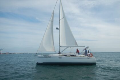 Charter Sailboat Beneteau Oceanis 31 Tróia Peninsula