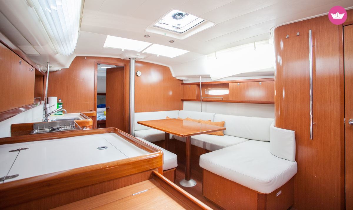 Sailboat Beneteau Oceanis 40 for hire