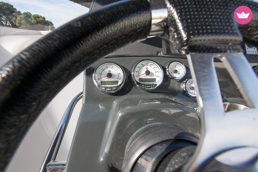 Quicksilver Activ 805 Open in Split  