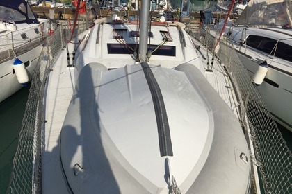 Hire Sailboat BENETEAU OCEANIS 43 Cugnana Verde