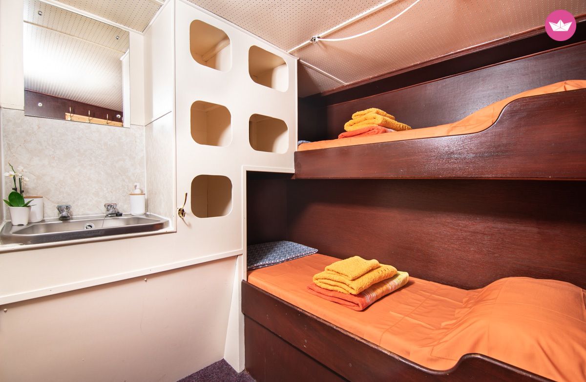 Charter Motorboat Forbes, Sandhaven Ex. Mfv Antibes