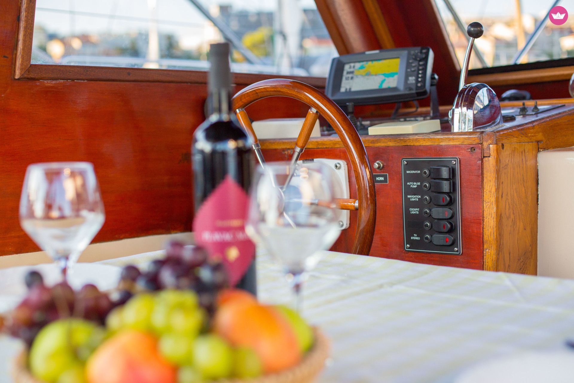 Motorboat Traitional Croatian Boat Leut Vagabundo for hire