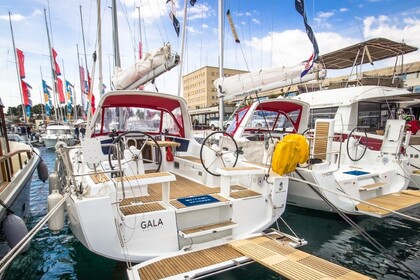 Hyra båt Segelbåt Bénéteau Oceanis 35 Split