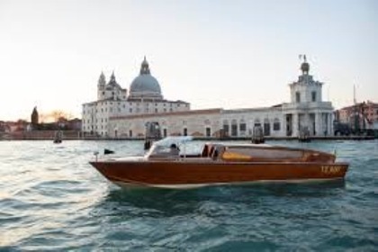 Charter Motorboat Watertaxi Watertaxi Venice