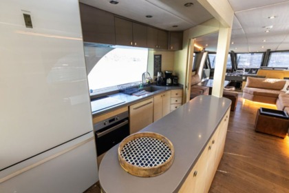 Luxury motor yacht with a capacity of 8 people