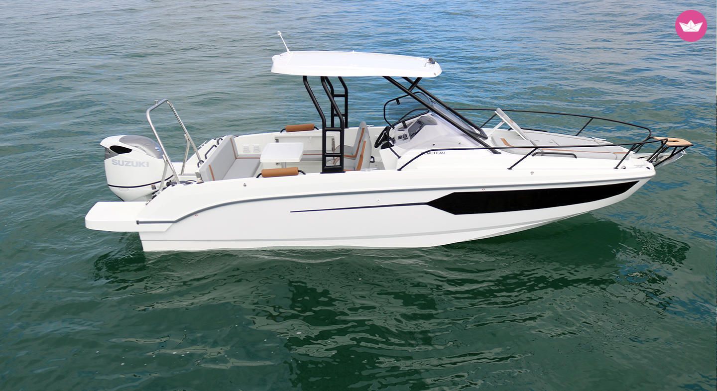 Bateau à moteur Beneteau