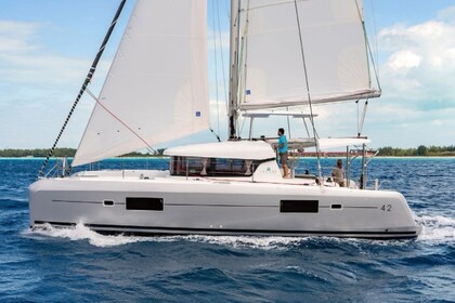 Hire Catamaran Lagoon-Bénéteau Lagoon 42 - 3 + 1 cab. Saint Thomas