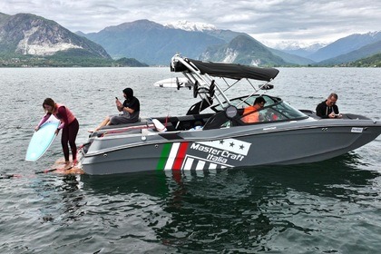 Charter Motorboat Mastercraft Xt22 Verbania