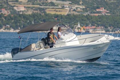 Verhuur Motorboot Jeanneau Cap Camarat 7.5 Cc Kaštela