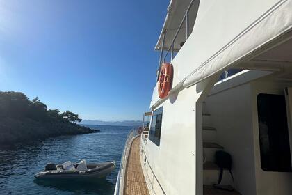 Luxury Gulet with a capacity of 8 people