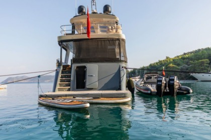 Luxury motor yacht with a capacity of 8 people