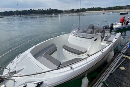 Rental Motorboat Jeanneau Cap Camarat 6.5 Cc Dinard