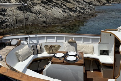 Alquiler Lancha Barco de madera único Trecanet Cadaqués