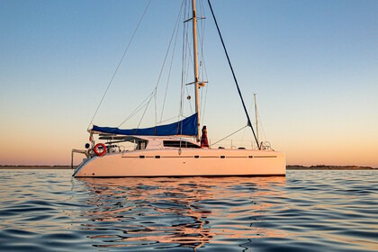 Rental Catamaran Nautitech 475 Faro
