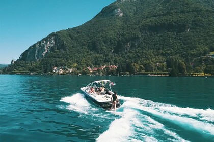 Idyllic day by boat on Annecy’s Lake.