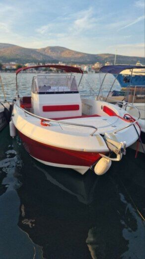 Trogir Motorboat Atlantic 750 OPEN + Honda 250 hp alt tag text