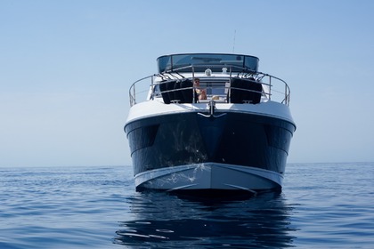 Alquila tu yate Azimut en Barcelona ¡Embárcate en este nuevo barco!