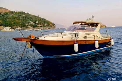 Hire Motorboat Tuccoli Golden 30 Positano