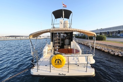 Charter Motorboat Cobra Futura 40 Grand Horizon Sukošan