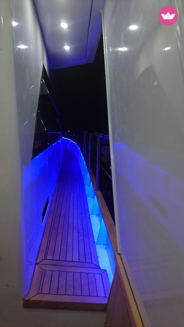 Charter Motorboat Wave Runner 50 Athens