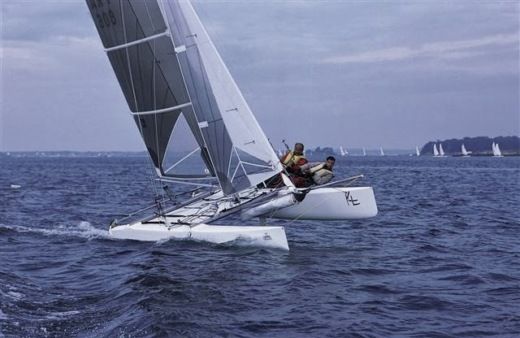 catamaran alado 18